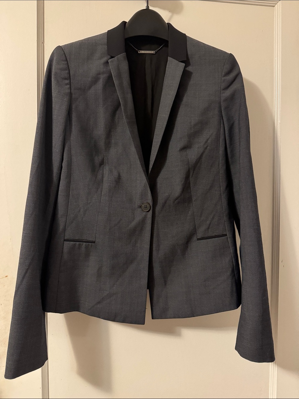 Elie Tahari Dark Gray Single-Button Tailored Blazer with Black Collar - Picture 1 of 8